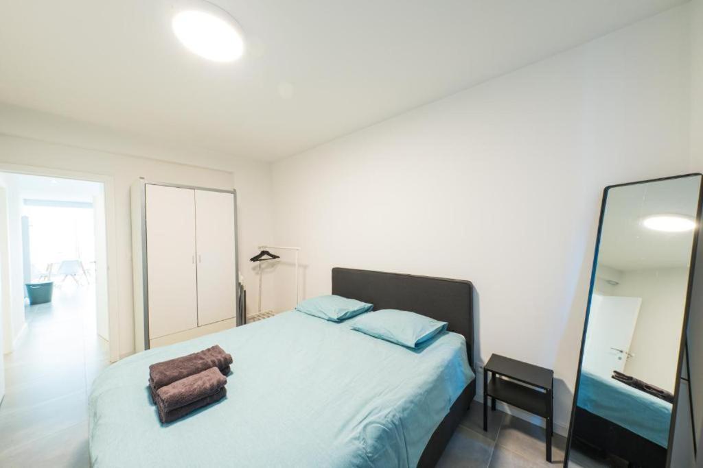 Luxury Apartment With Free Parking Остенде Екстериор снимка