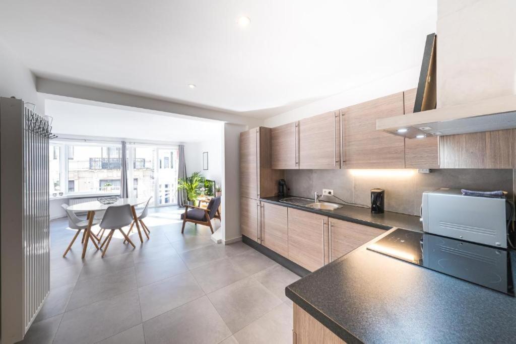 Luxury Apartment With Free Parking Остенде Екстериор снимка