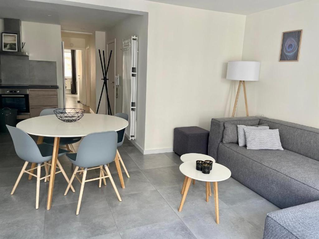 Luxury Apartment With Free Parking Остенде Екстериор снимка